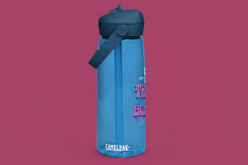 SoOptimistic Aura Flip straw water bottle made from 50% recycled plastic with leak-proof cover and bite valve