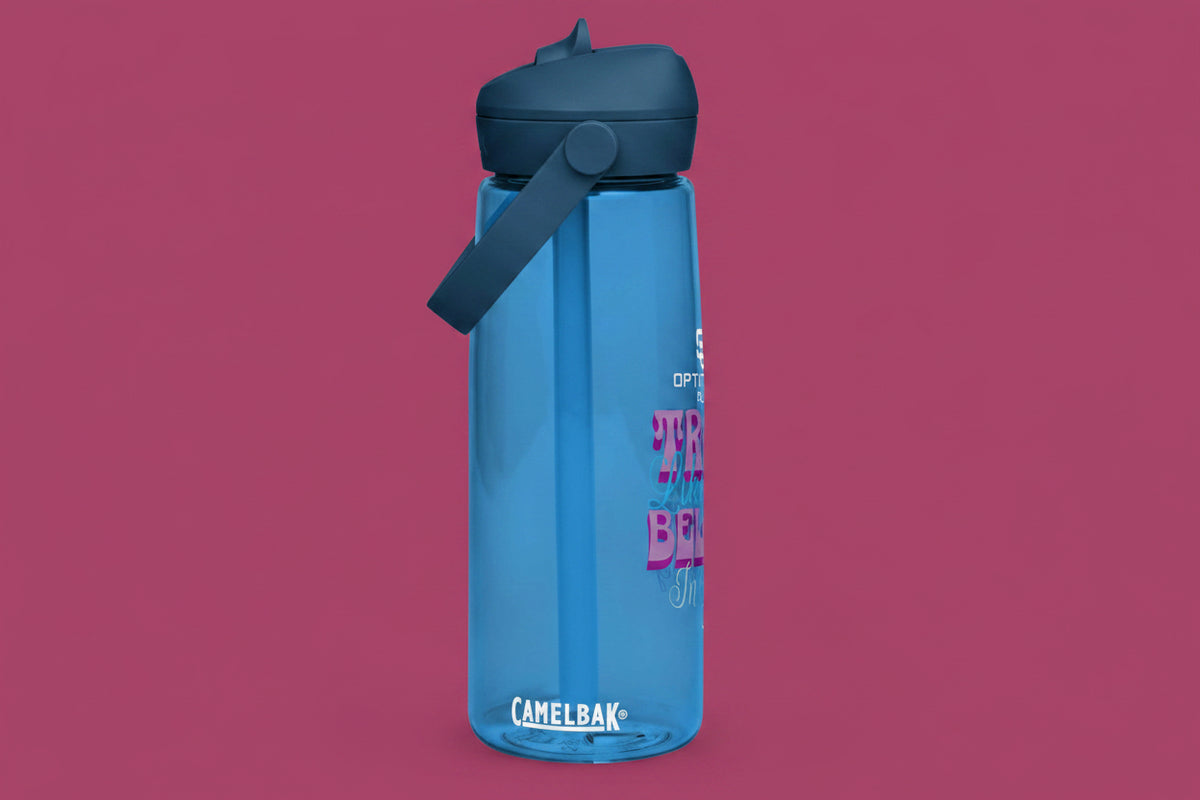 SoOptimistic Aura Flip straw water bottle made from 50% recycled plastic with leak-proof cover and bite valve